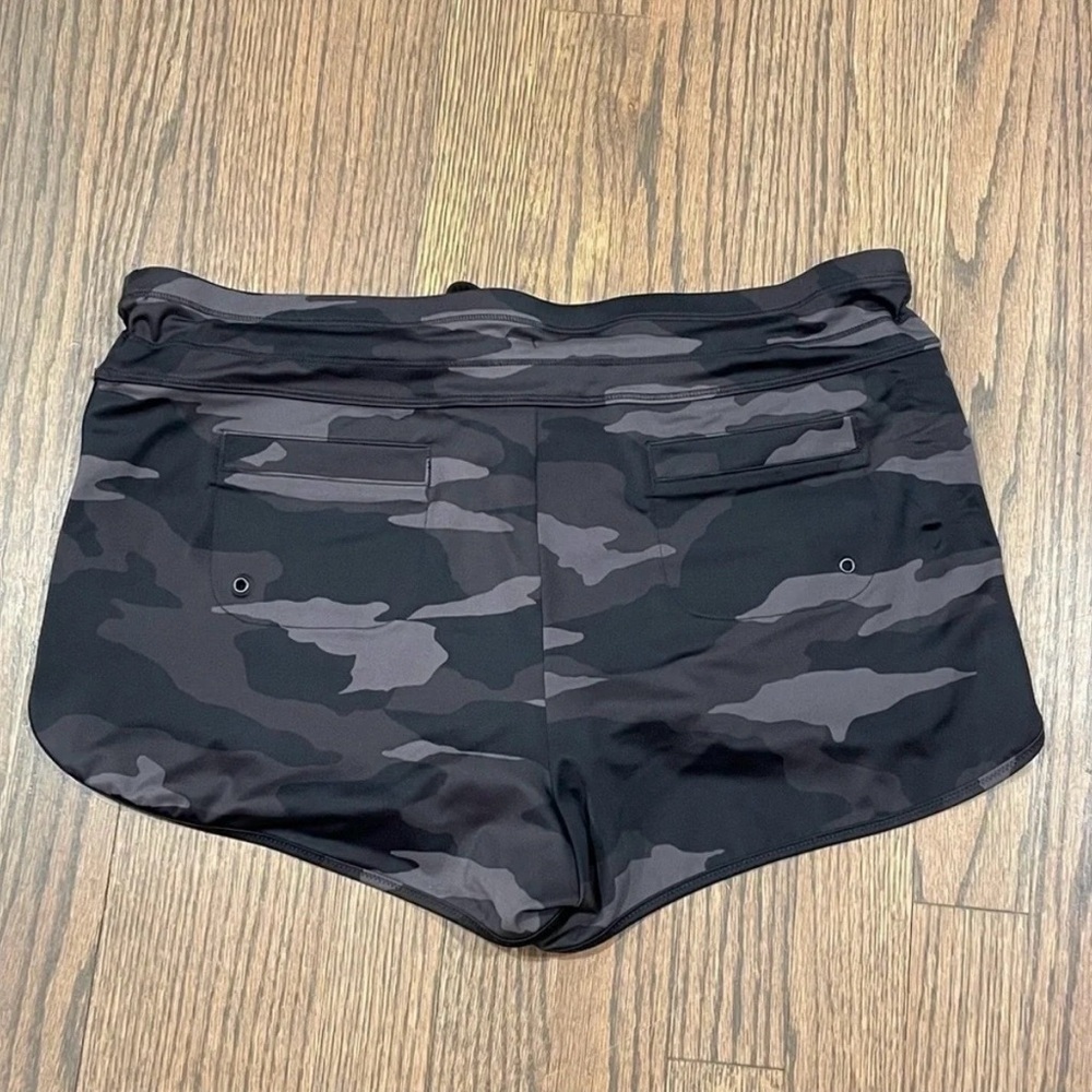 Athleta Freestyle Camo Surge Swim Shorts Medium Upf 50+